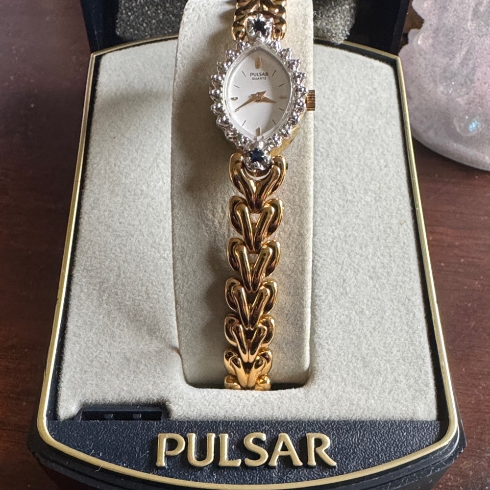 Pulsar vintage Women's Gold Watch with Crystal Details